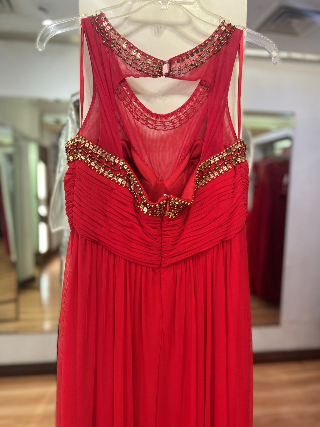 VESTIDO LARGO ROJO PEDRERIA DORADA