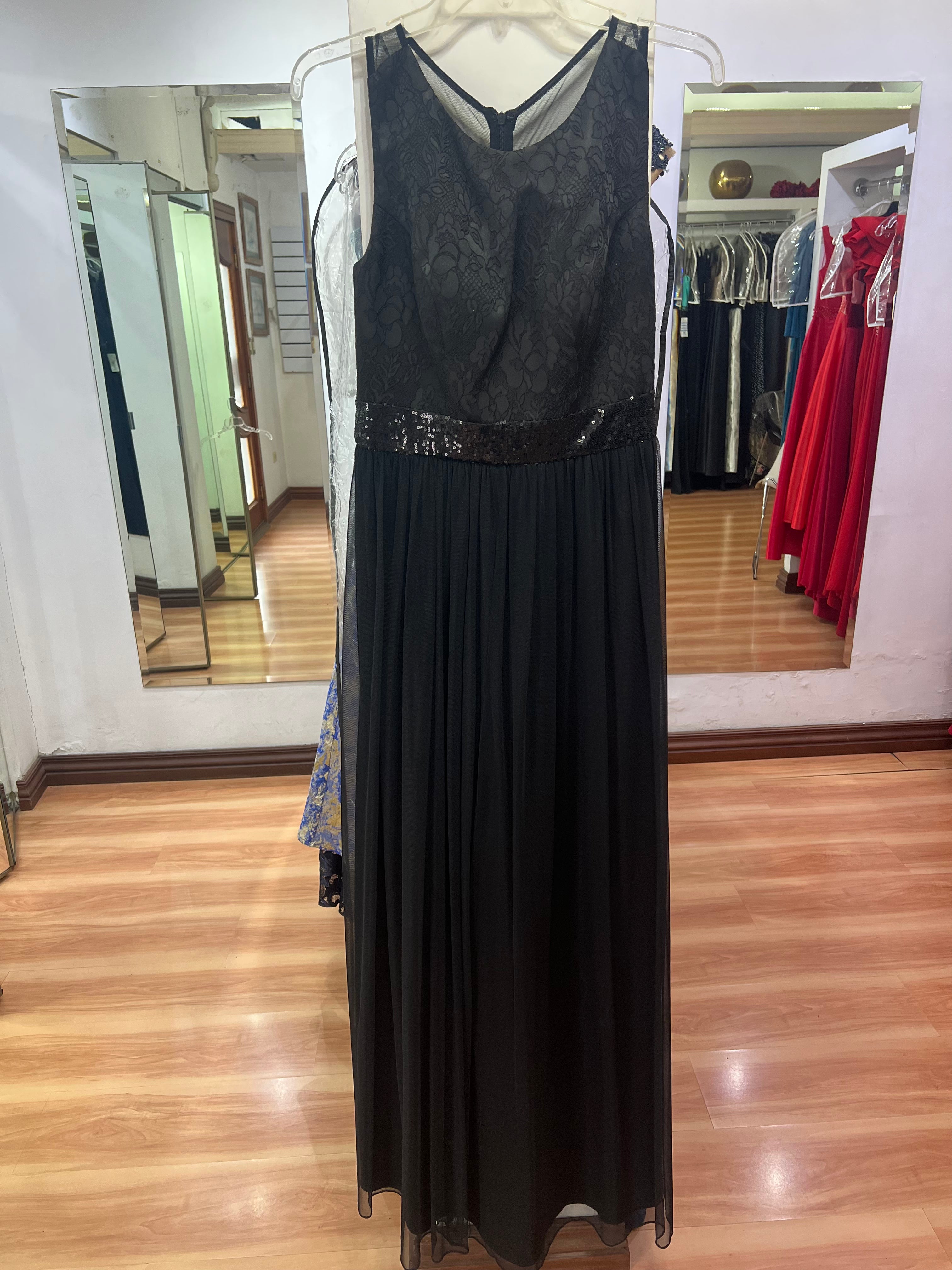 VESTIDO LARGO NEGRO ENCAJE