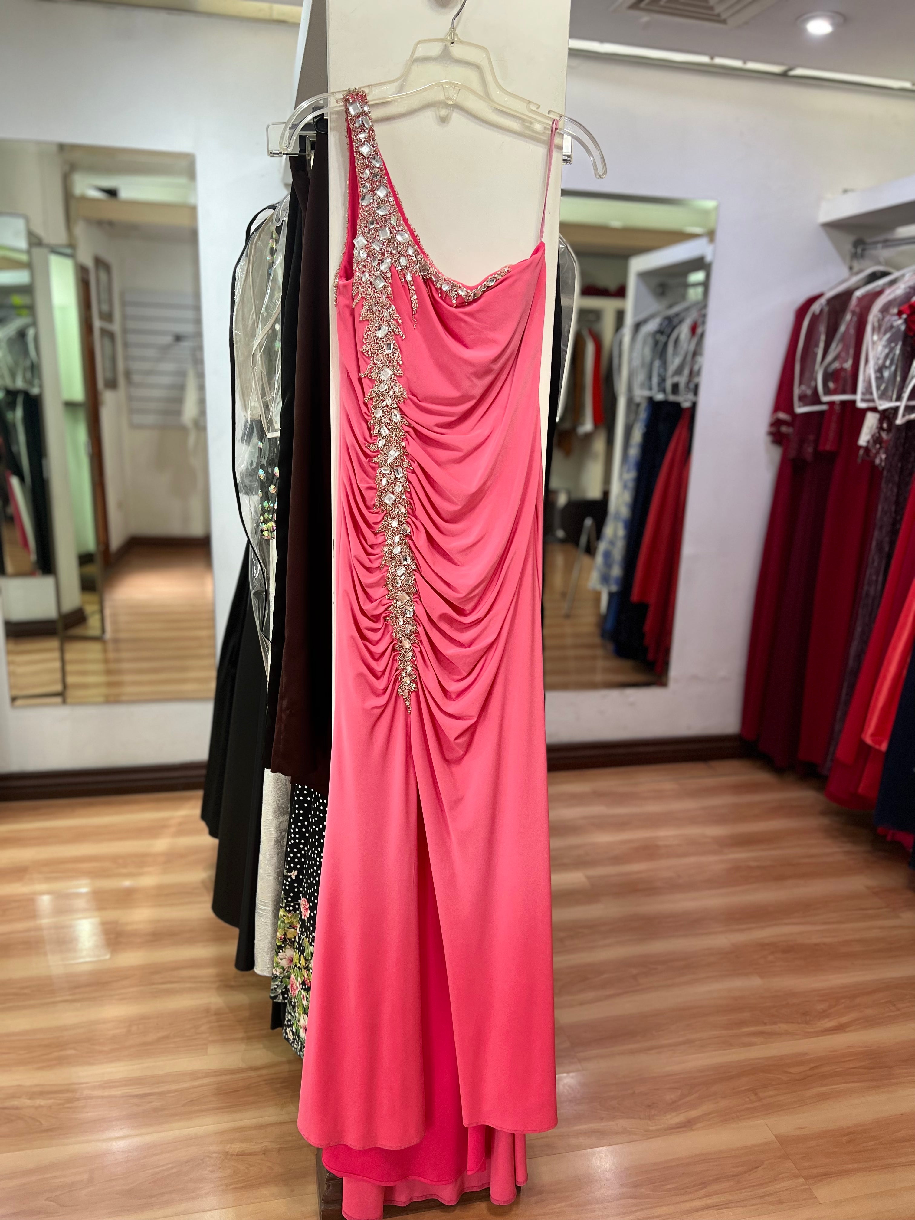VESTIDO LARGO ROSA UN HOMBRO