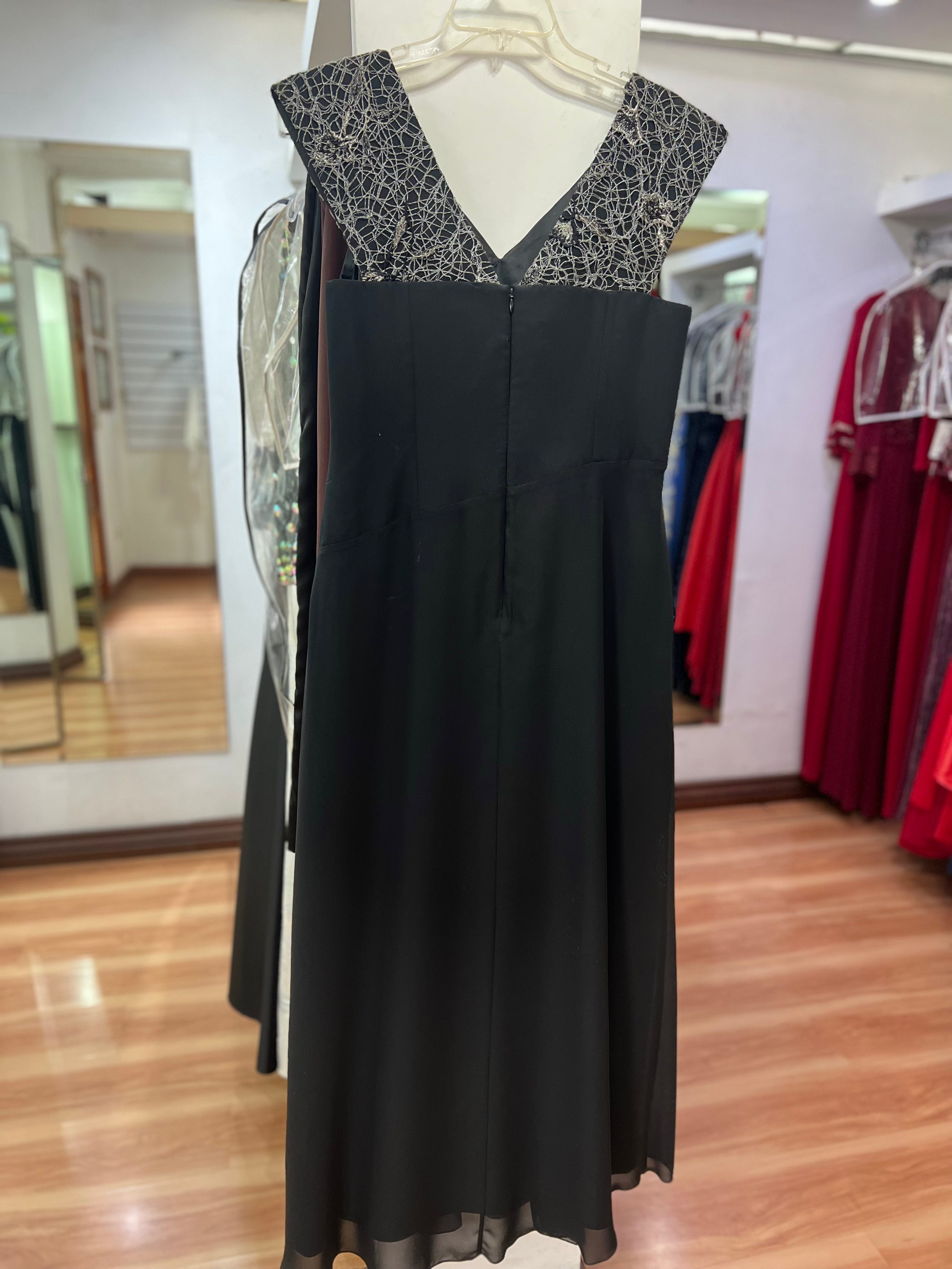 VESTIDO LARGO NEGRO BORDADO