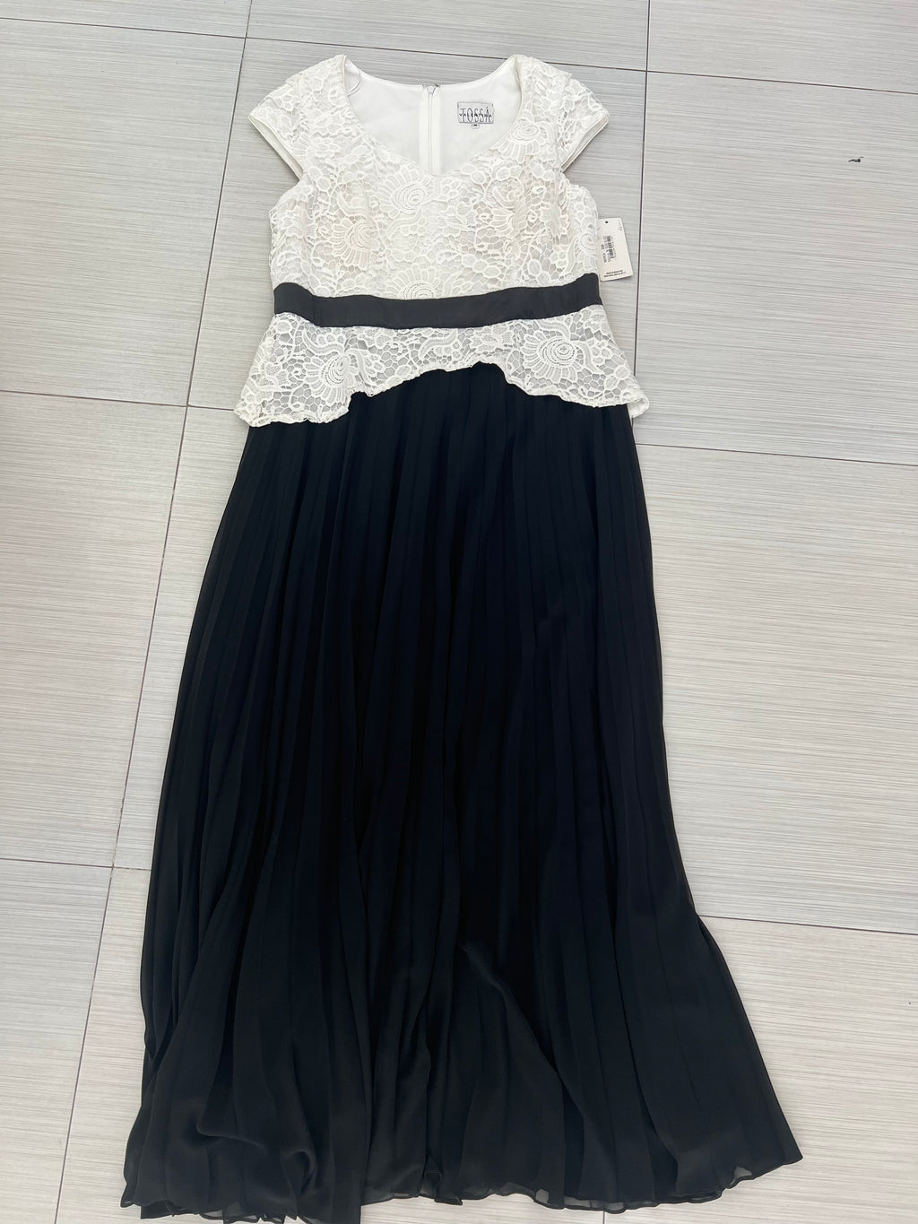 VESTIDO LARGO NEGRO CON BLANCO