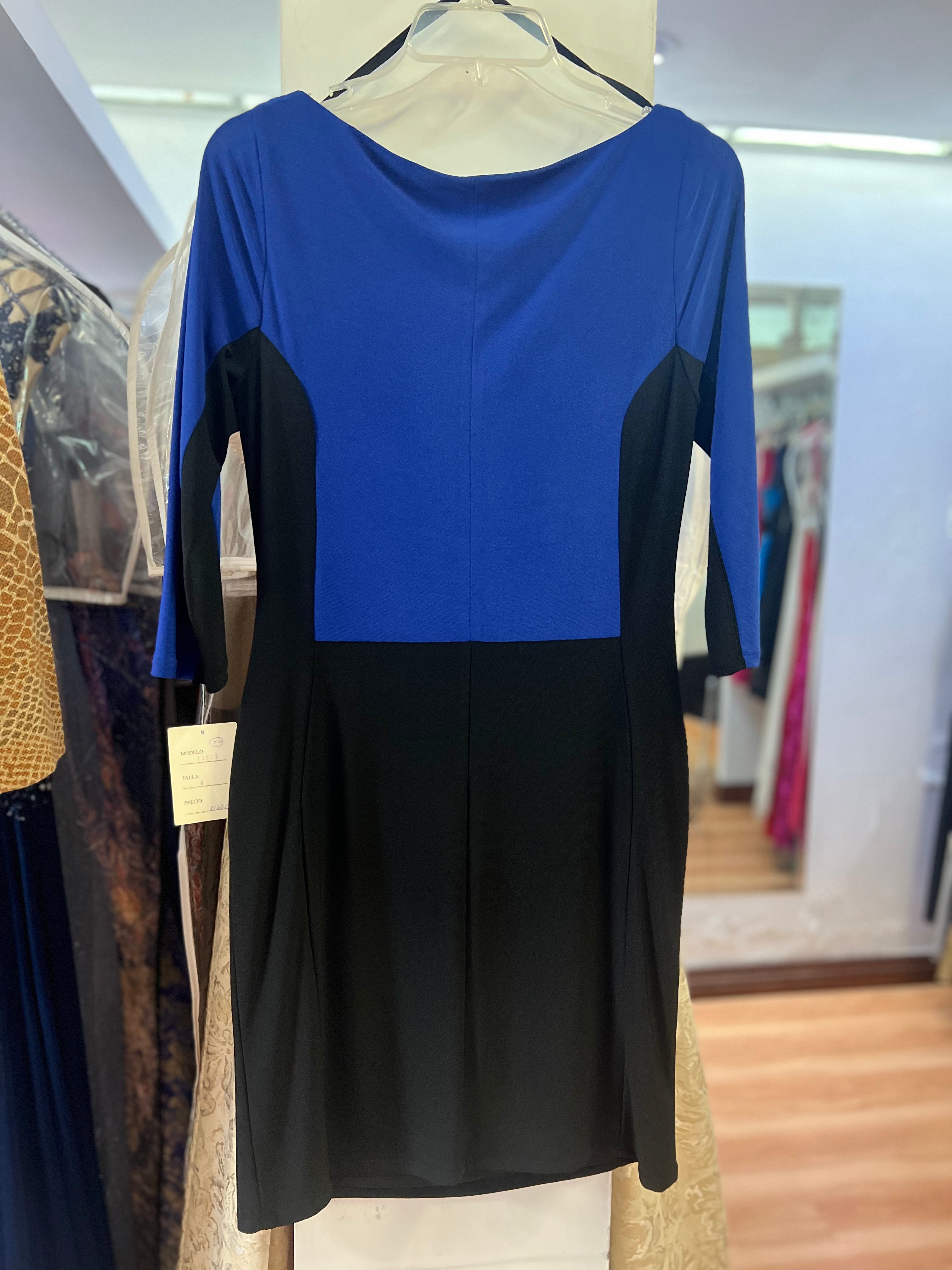 VESTIDO CORTO AZUL Y NEGRO