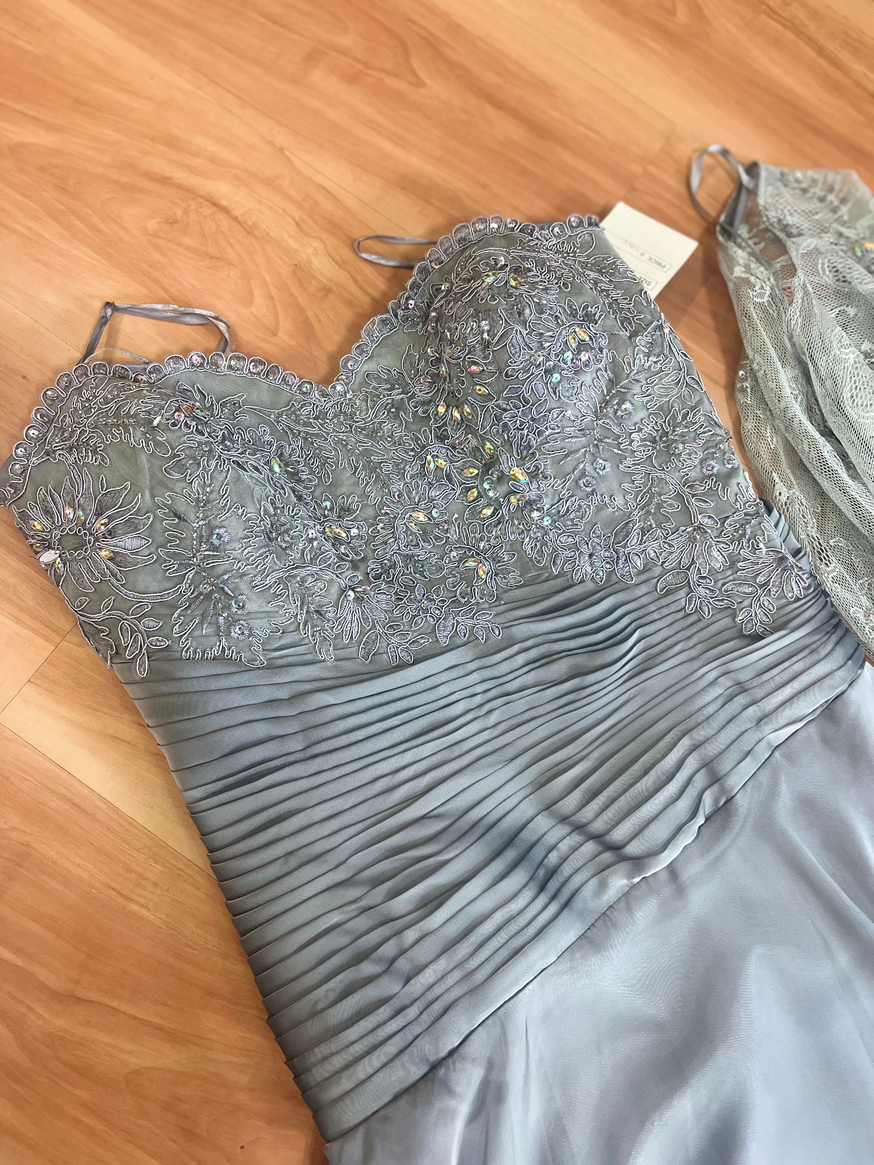 VESTIDO LARGO GRIS BORDADO GO13335
