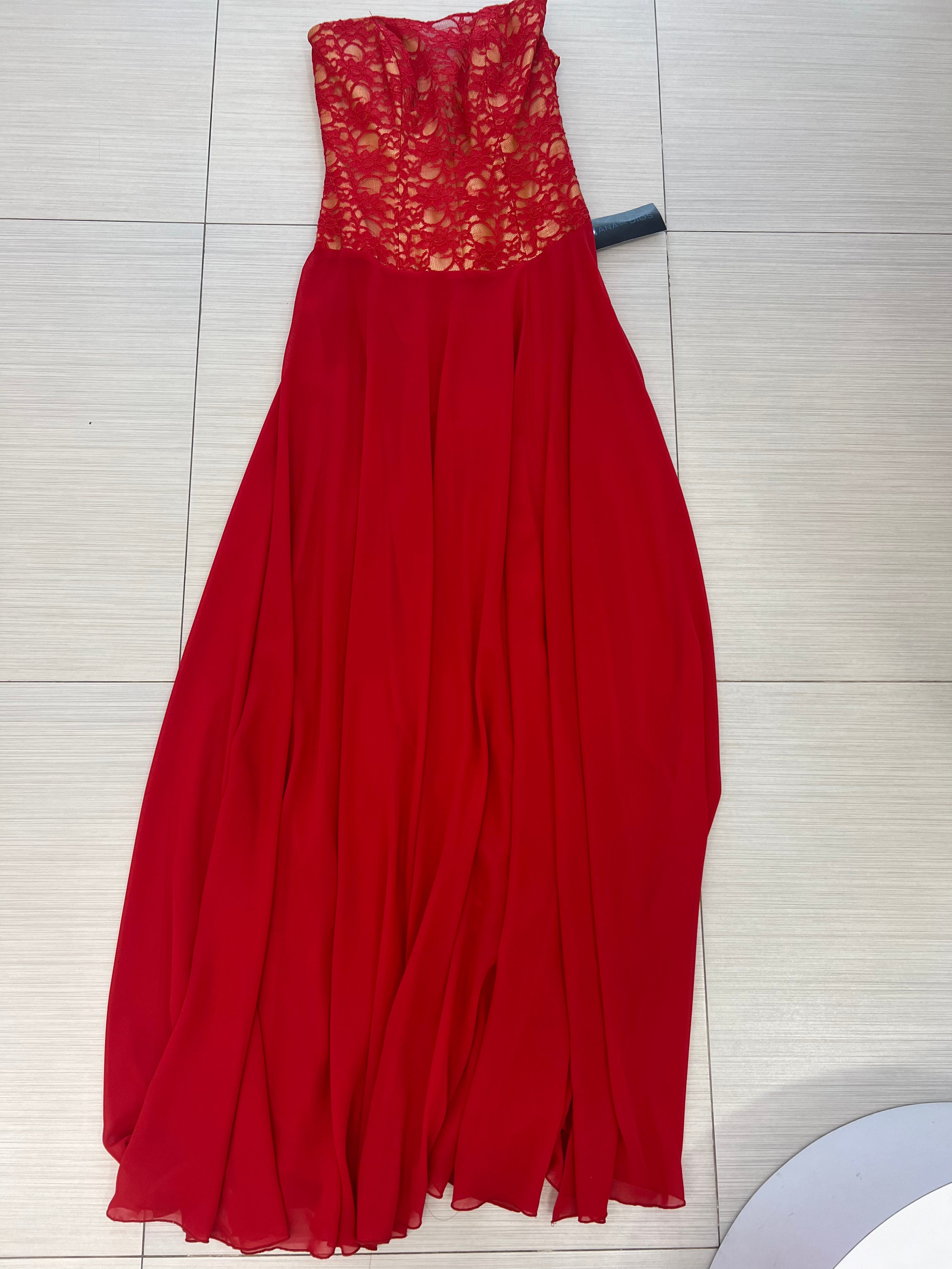 VESTIDO LARGO ROJO CON ENCAJE