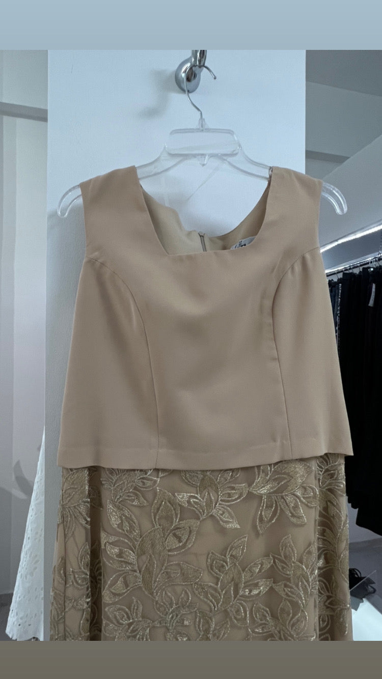 VESTIDO CORTO BEIGE CON SACO