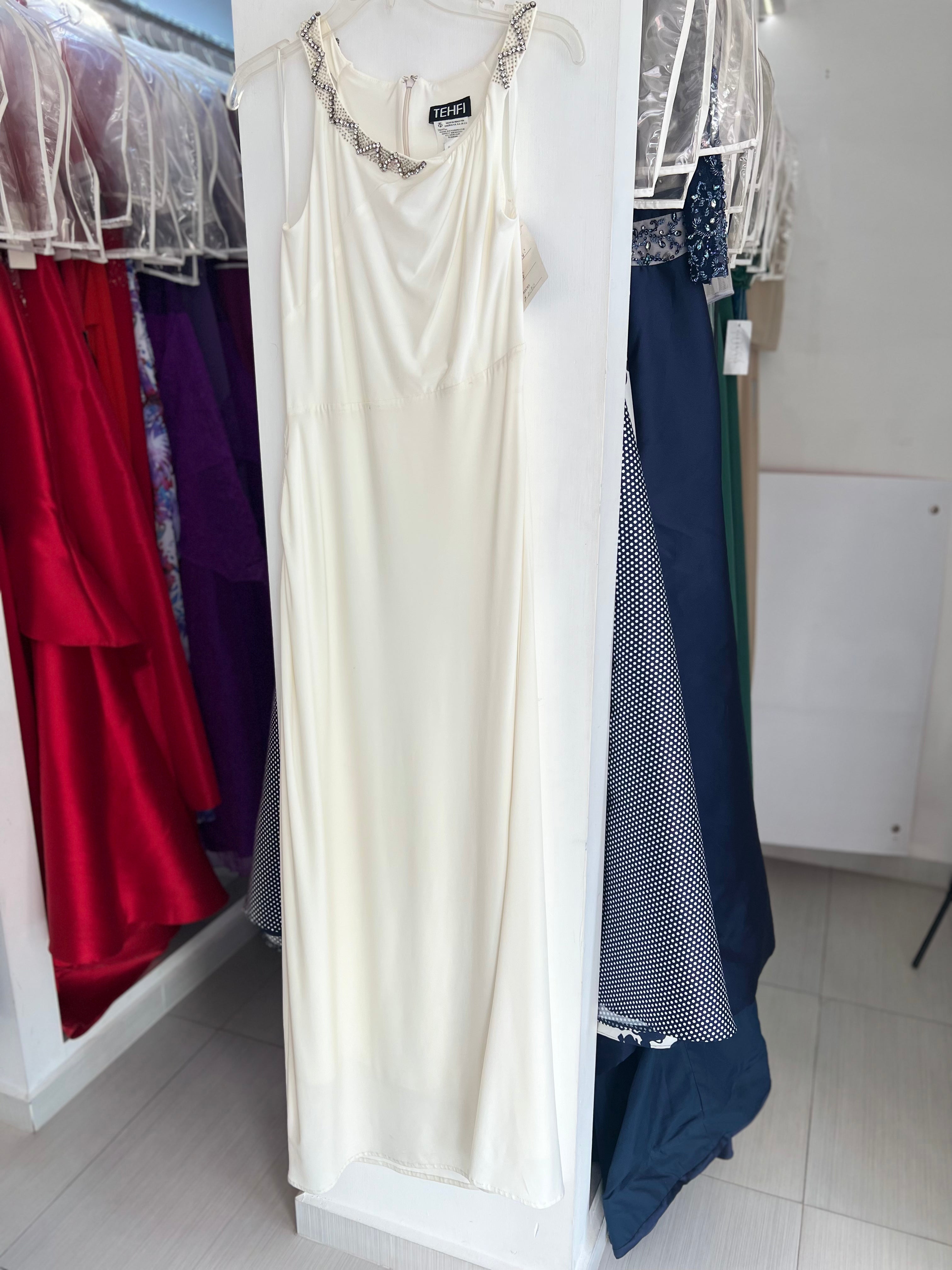 VESTIDO LARGO BLANCO PEDRERÍA