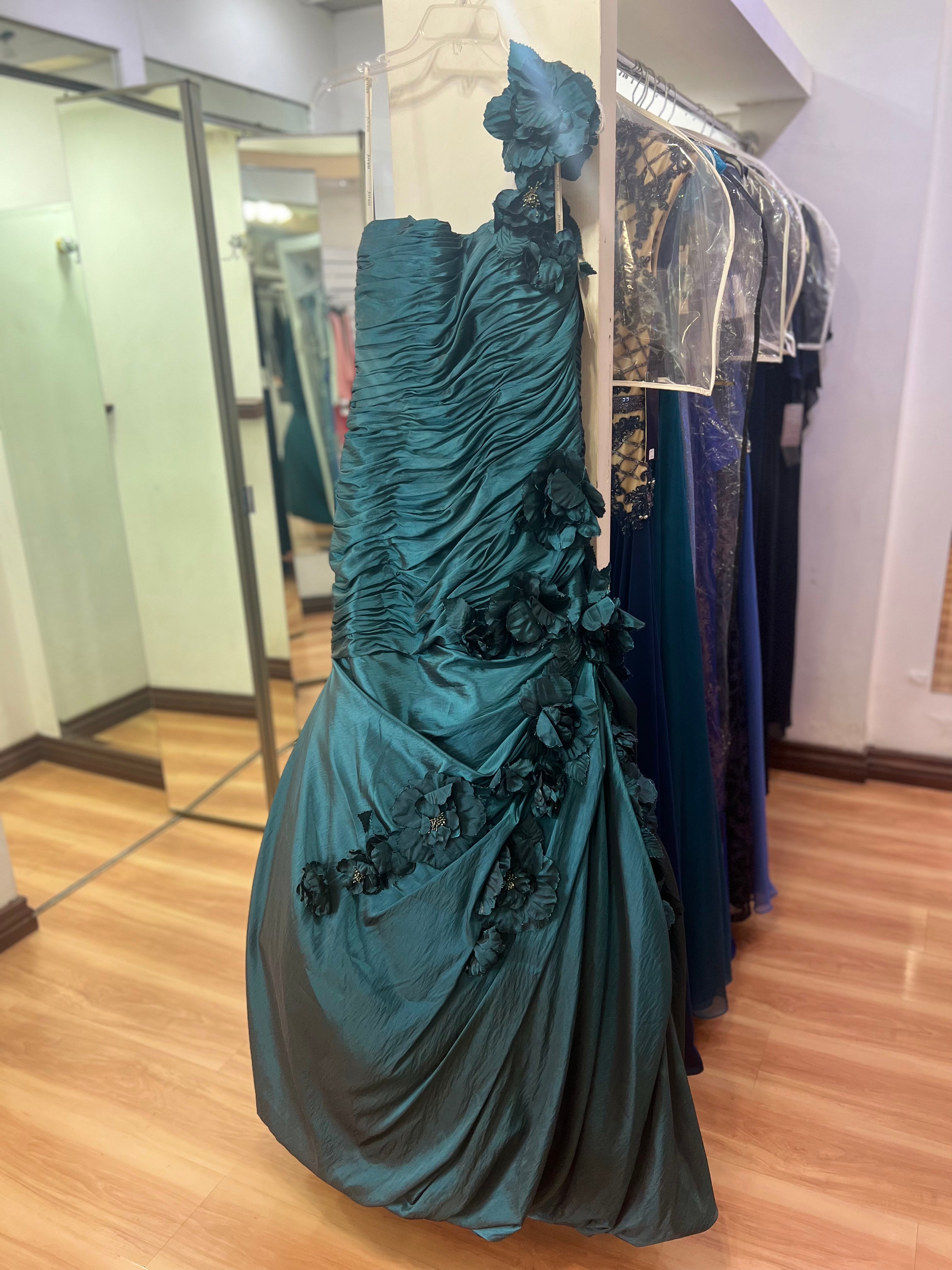 VESTIDO LARGO VERDE UN HOMBRO