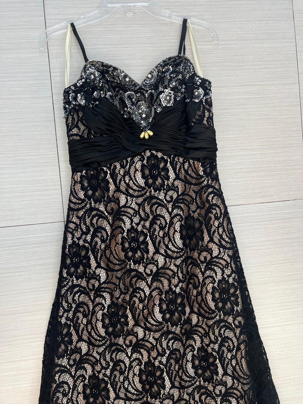 VESTIDO LARGO NEGRO ENCAJE