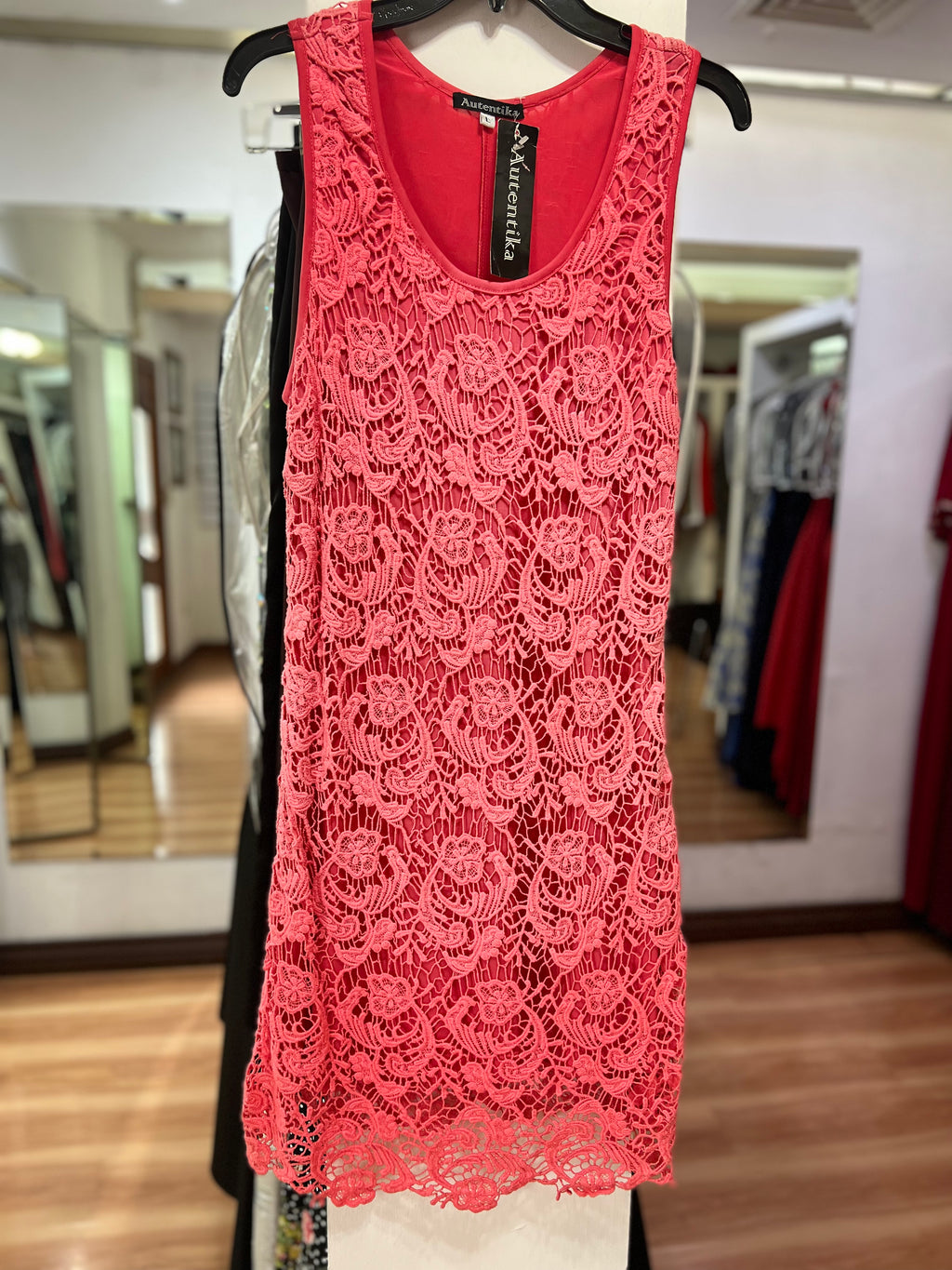 VESTIDO ENCAJE CORAL