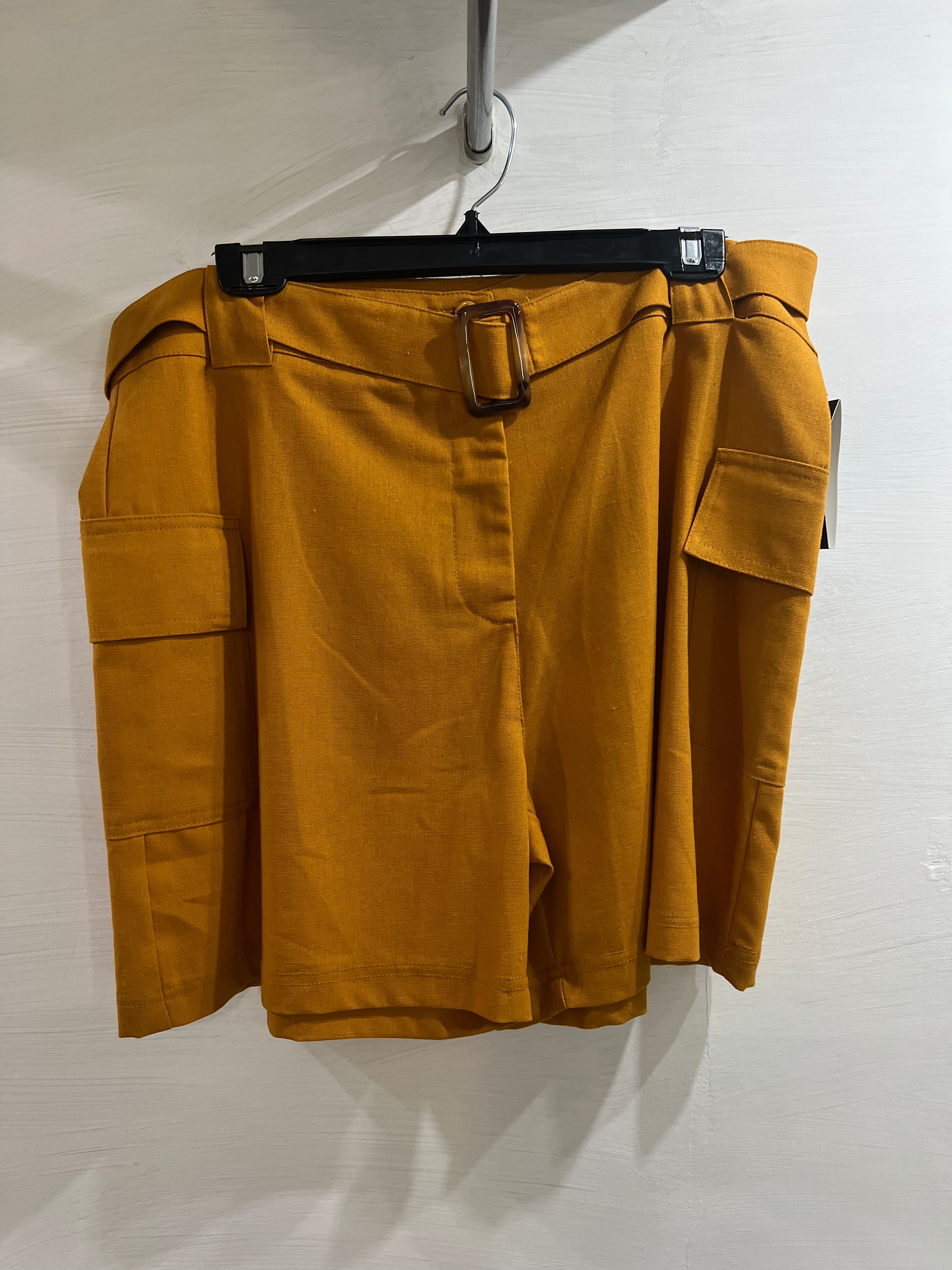 SHORT CORTO MOSTAZA