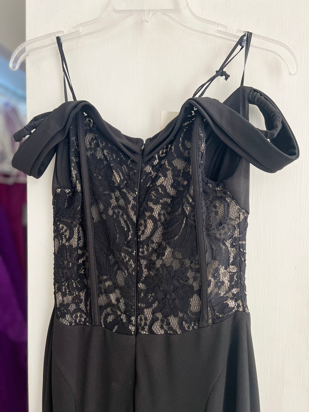 VESTIDO LARGO NEGRO CON ENCAJE