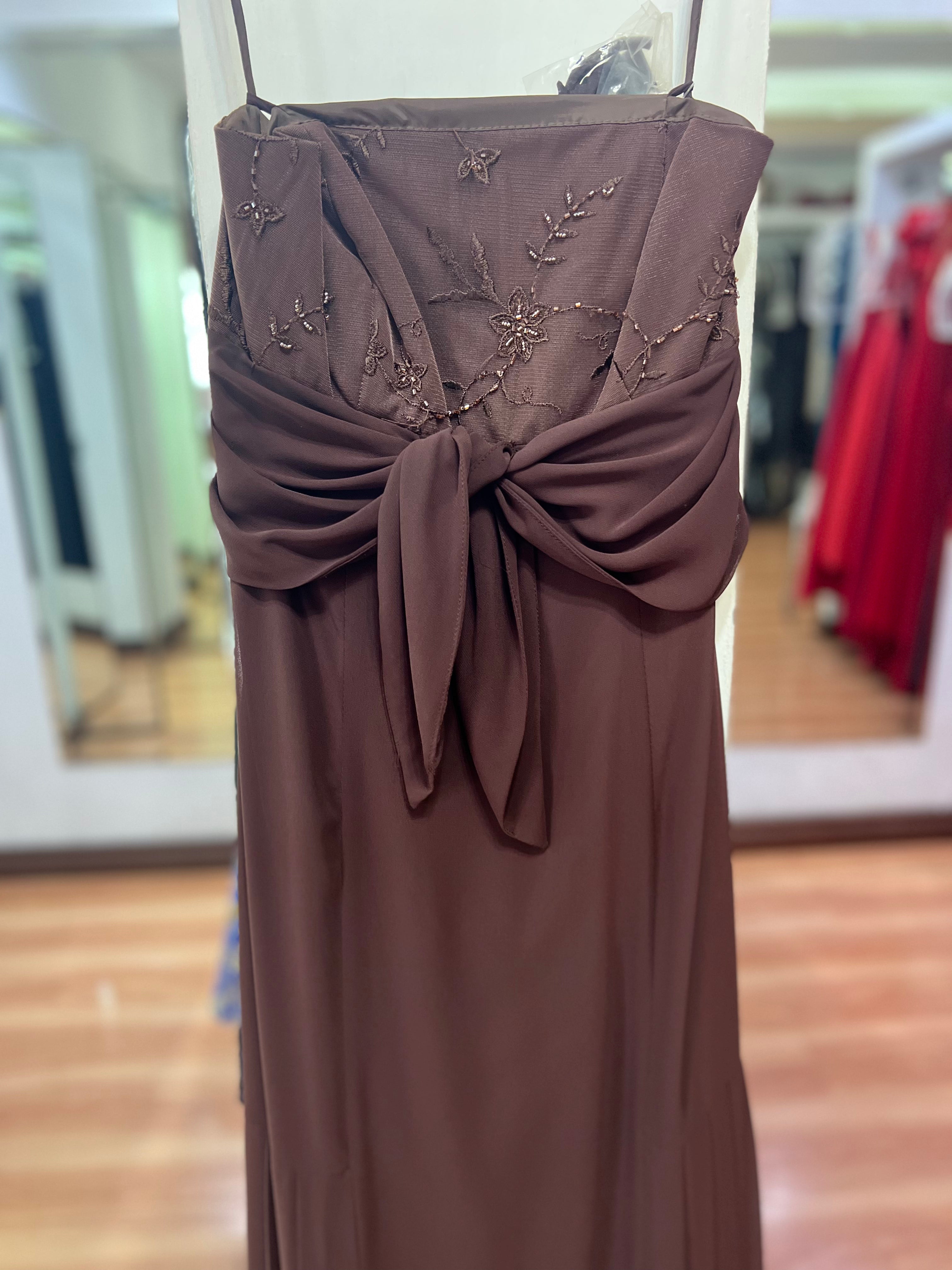 VESTIDO LARGO MARRÓN BORDADO