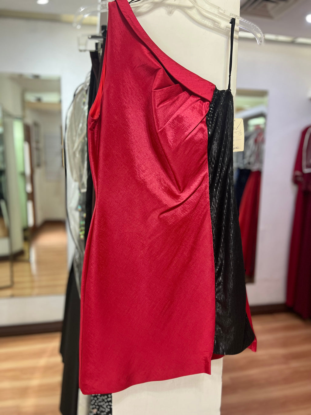 VESTIDO ROJO UN HOMBRO
