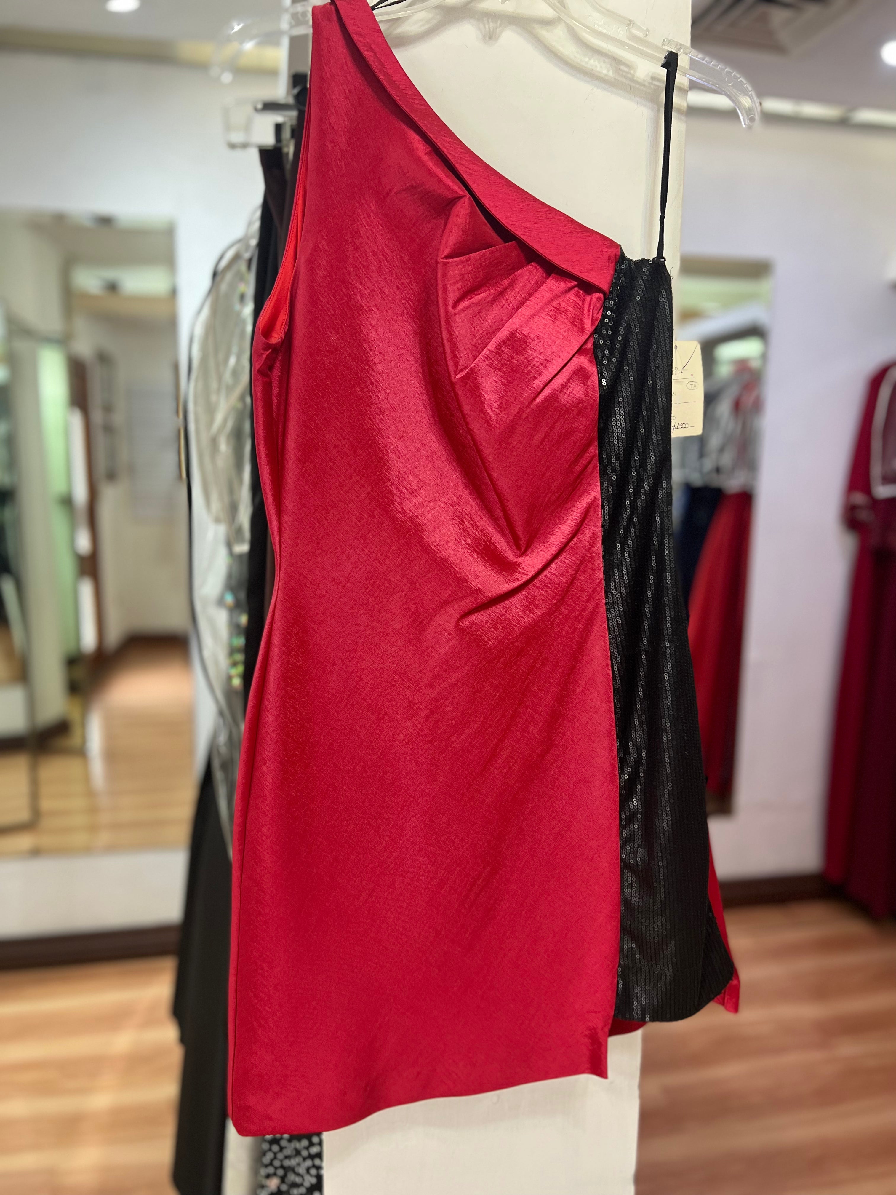 VESTIDO ROJO UN HOMBRO