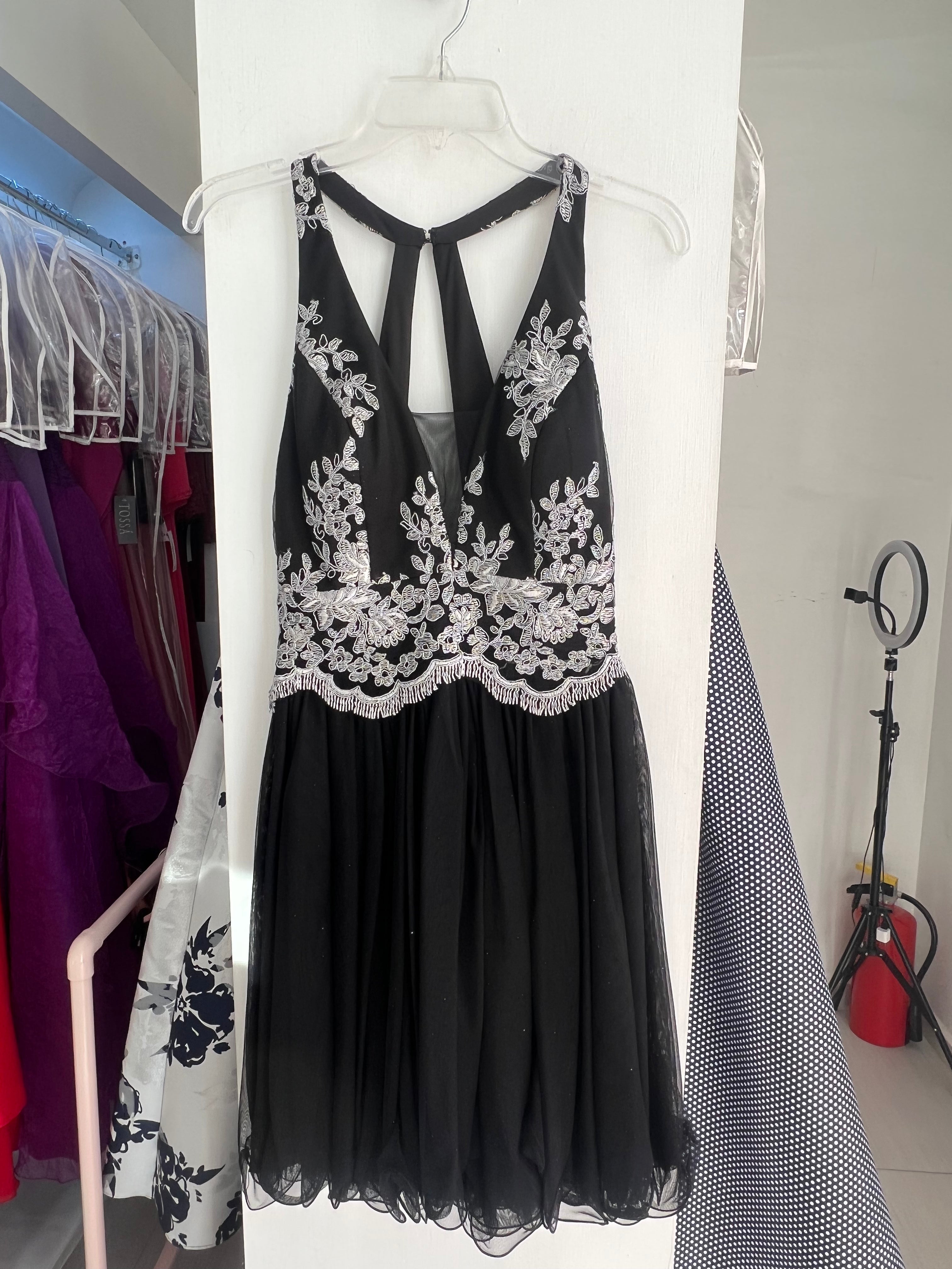 VESTIDO NEGRO