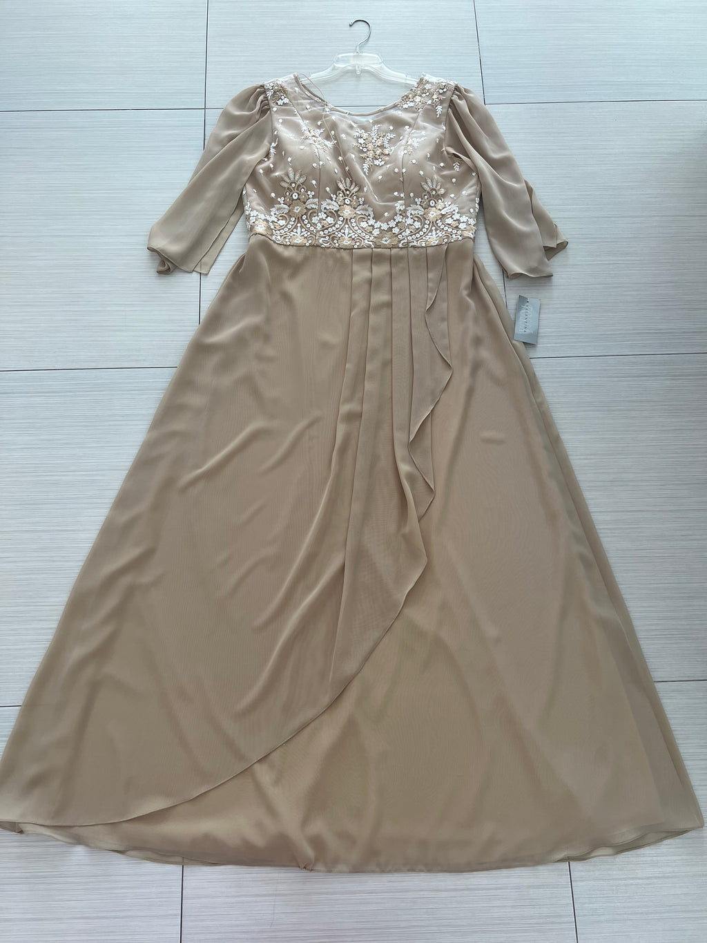 VESTIDO LARGO BEIGE ENCAJE