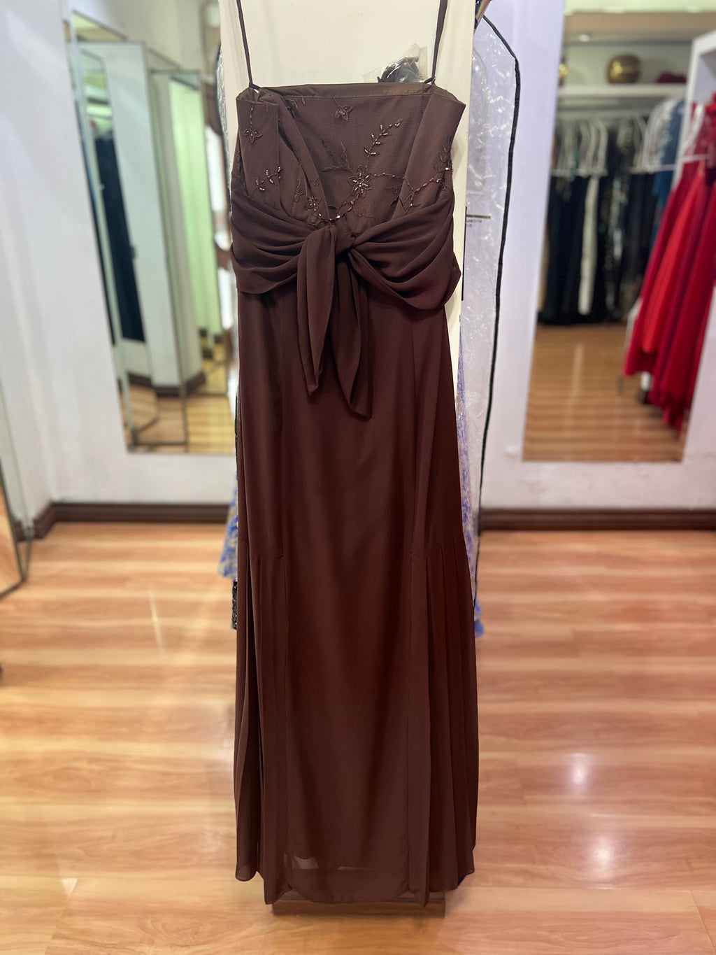 VESTIDO LARGO MARRÓN BORDADO