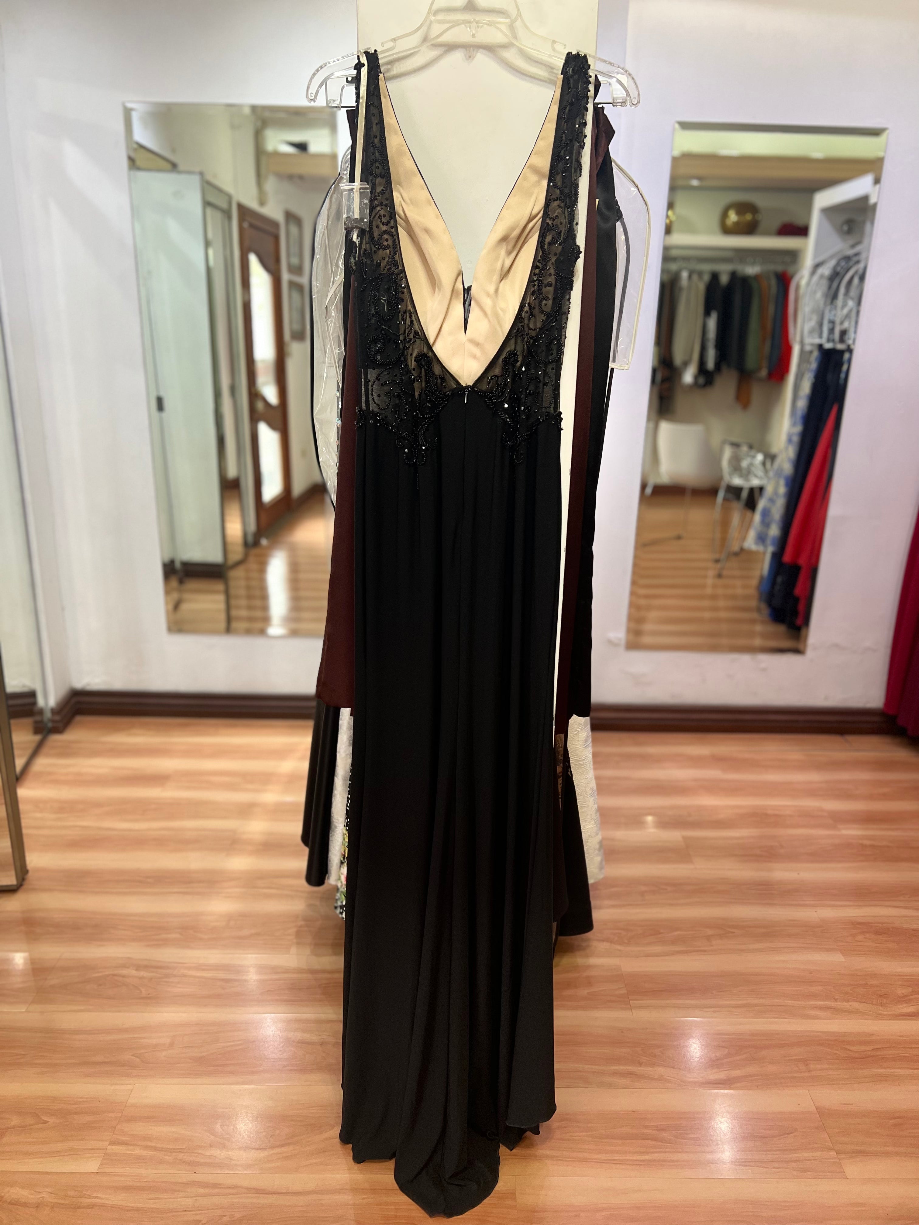 VESTIDO LARGO NEGRO BORDADO