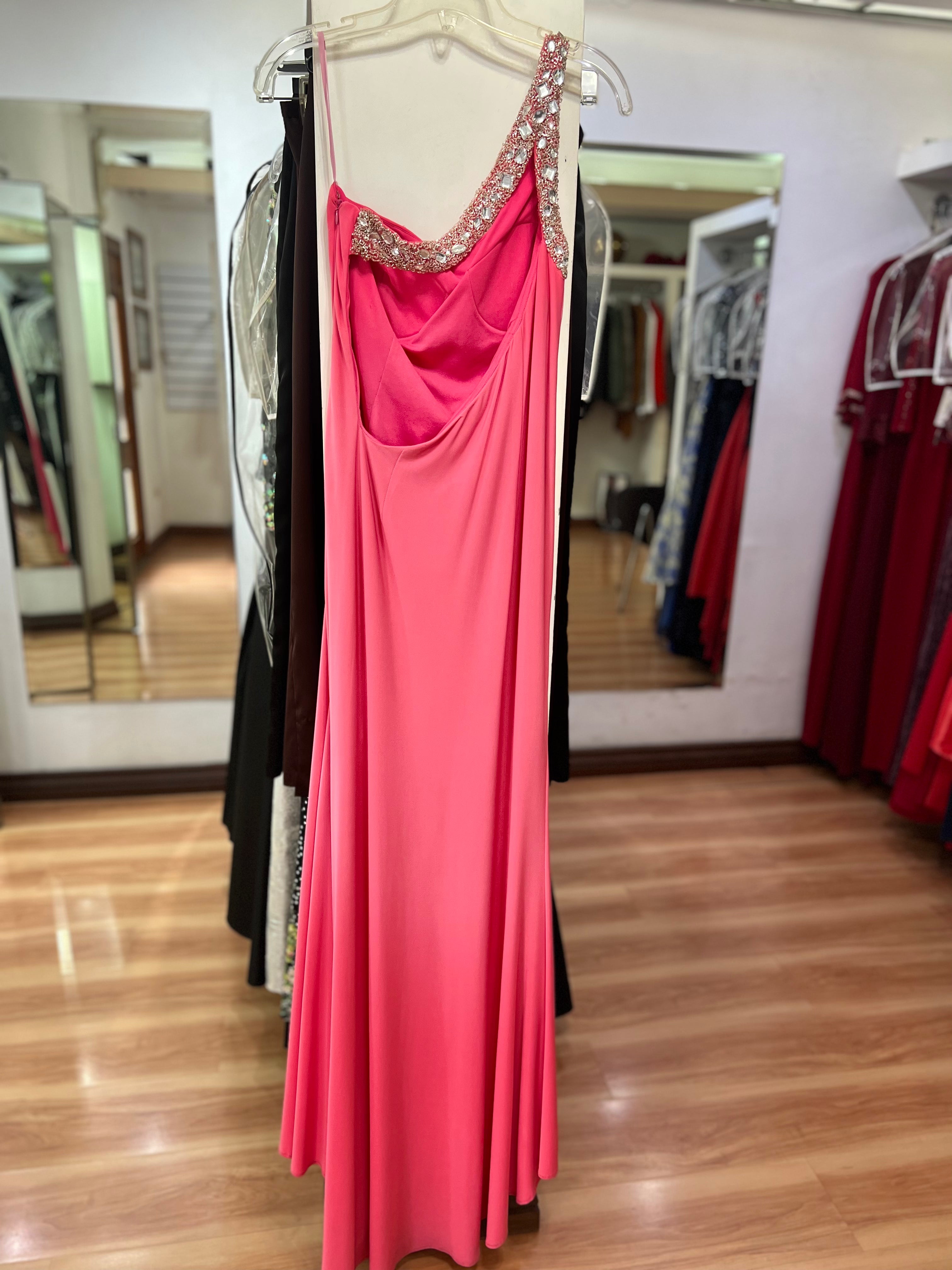 VESTIDO LARGO ROSA UN HOMBRO