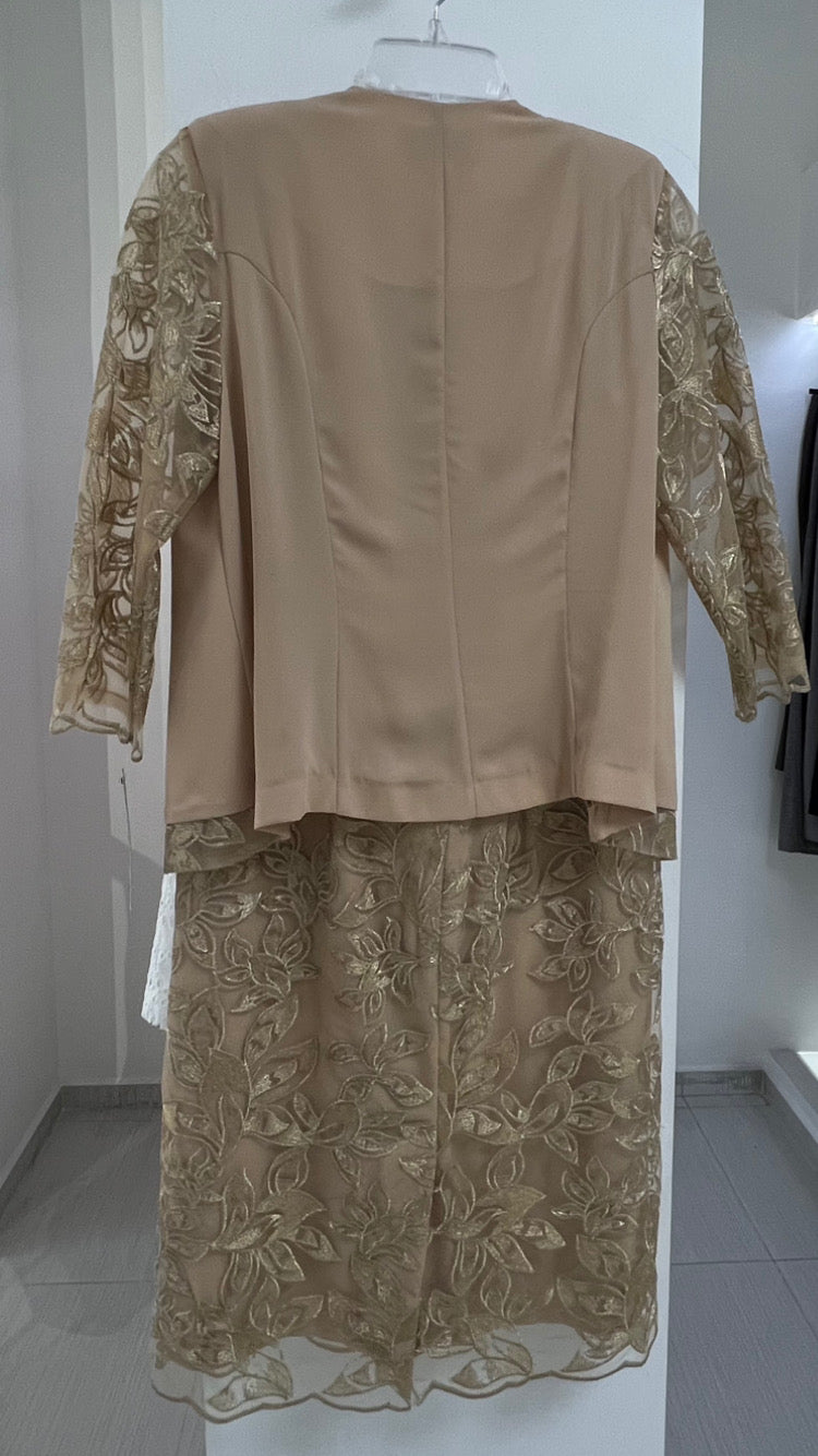 VESTIDO CORTO BEIGE CON SACO