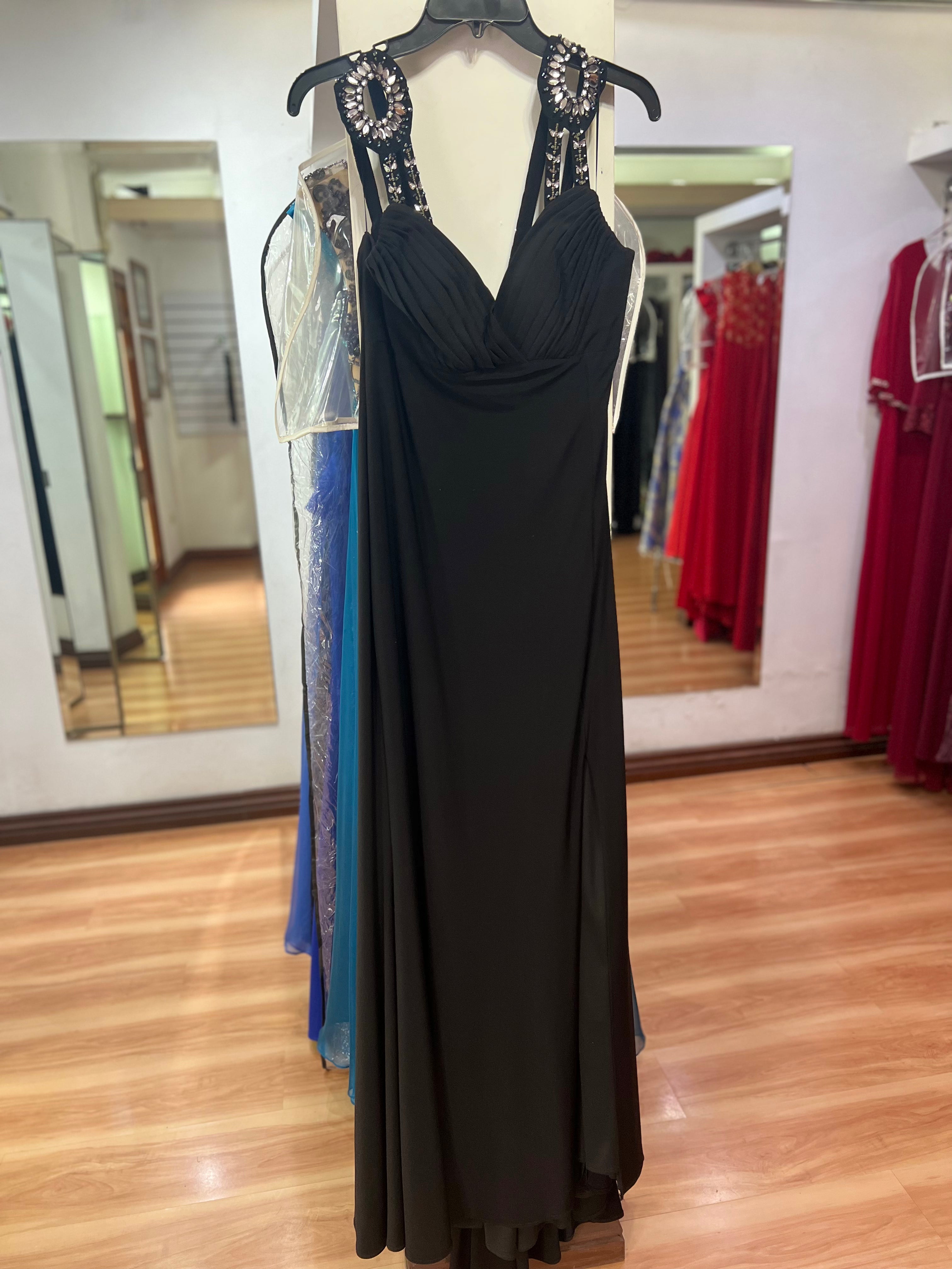 VESTIDO LARGO NEGRO BORDADO